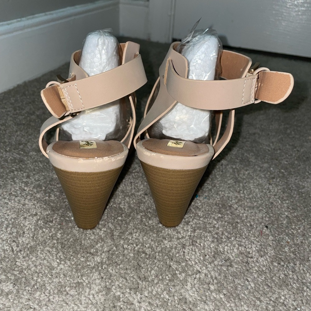 Heels - Picture 4 of 5